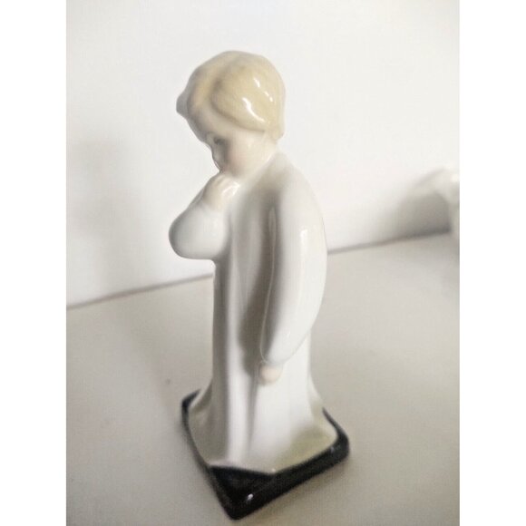 Vintage Royal Doulton Figurine "Darling" 5 1/4" tall H.N. 1985 by Charles Vyse - Picture 3 of 9
